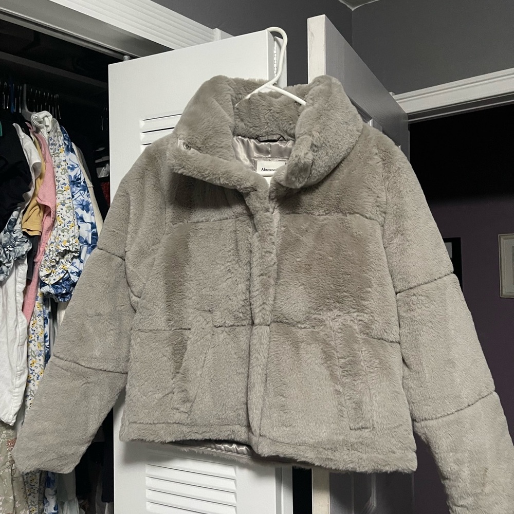 Brand new never worn Abercrombie puffer jacket. No tags